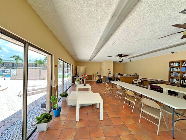 Building Photo - 1041 SE Monterey Rd