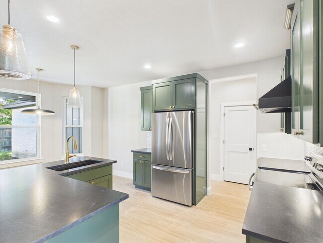 Building Photo - 110 Parlin Ln