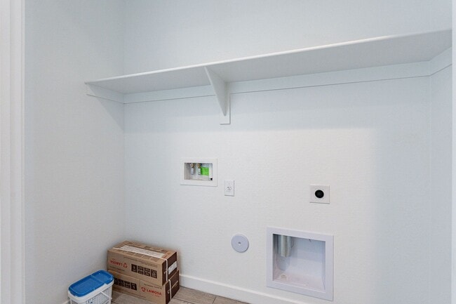 Building Photo - Modern Elegance in the Heart of Asante – Like-New 4 Bedroom Home