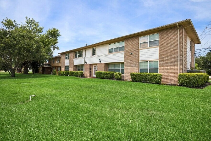 Building Photo - 3237 Rosedale St