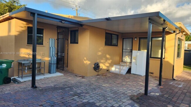 Building Photo - 8010 SW 16th St