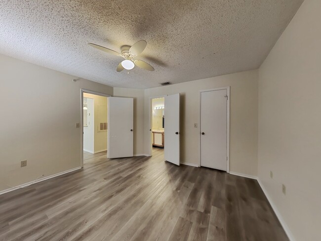 Building Photo - 623 Dory Ln