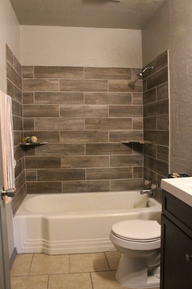 Building Photo - Spacious House for Rent in the Heart of Tu...