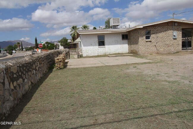Building Photo - 906 Geronimo Dr