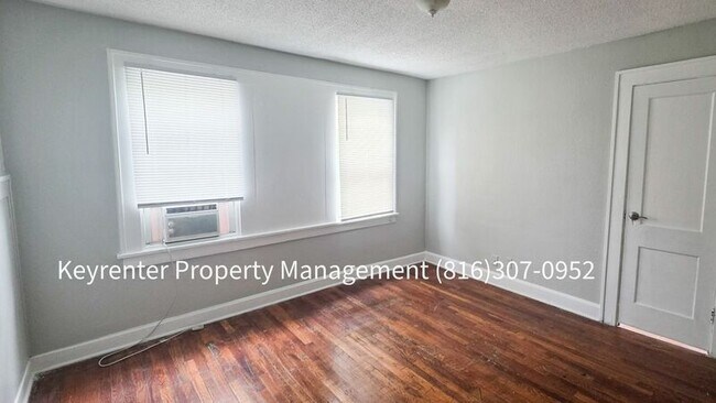 Building Photo - 2607 E 73rd St