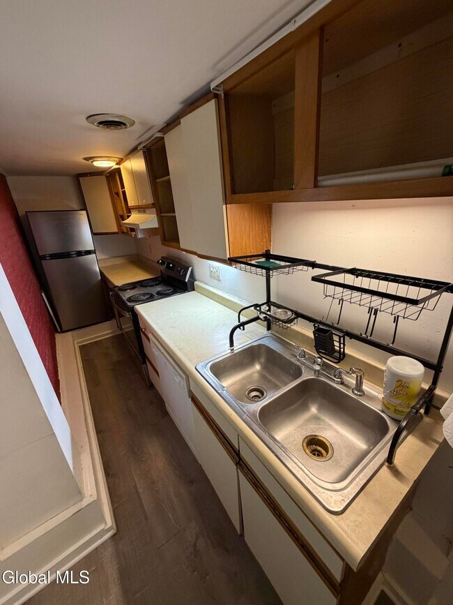 Building Photo - 56 S Swan St