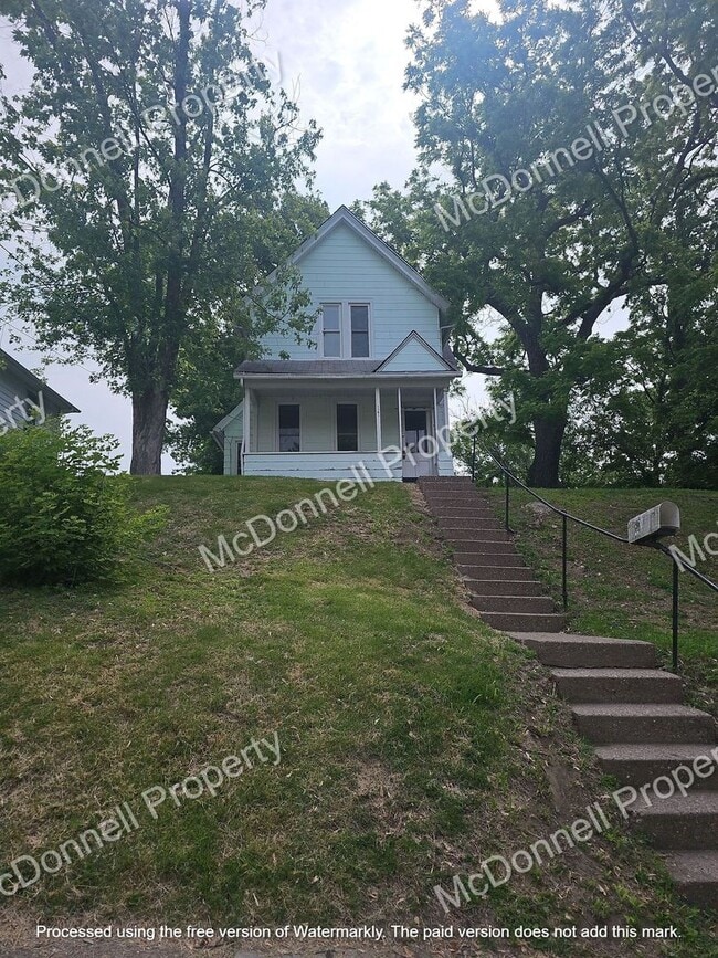 Building Photo - There is a $25 fee per application and eve...