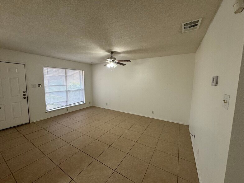 Building Photo - 8869 Meadow Range St