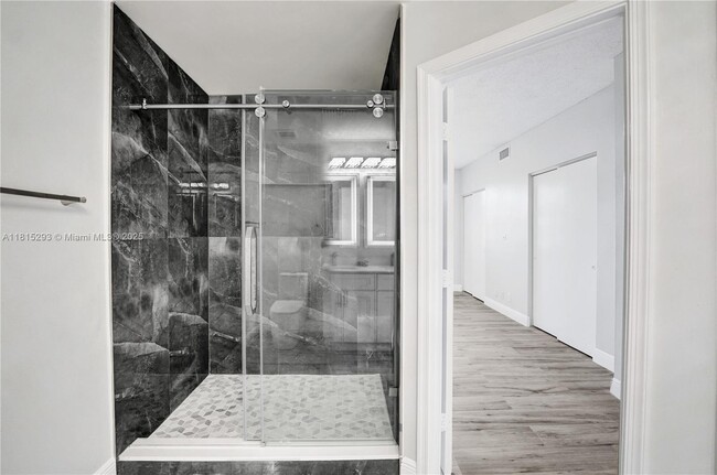 Building Photo - 16607 Hemingway Dr