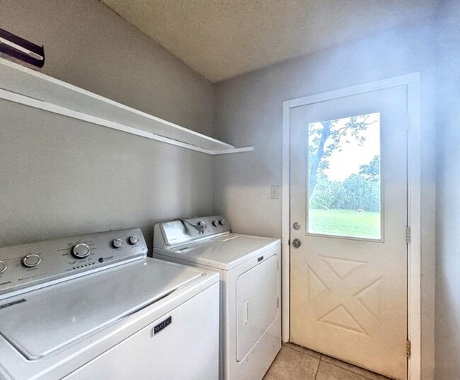 Building Photo - 501 Ridge Dr