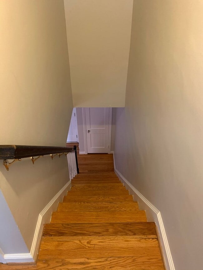 Building Photo - Charming Trolley Area Brick Townhome