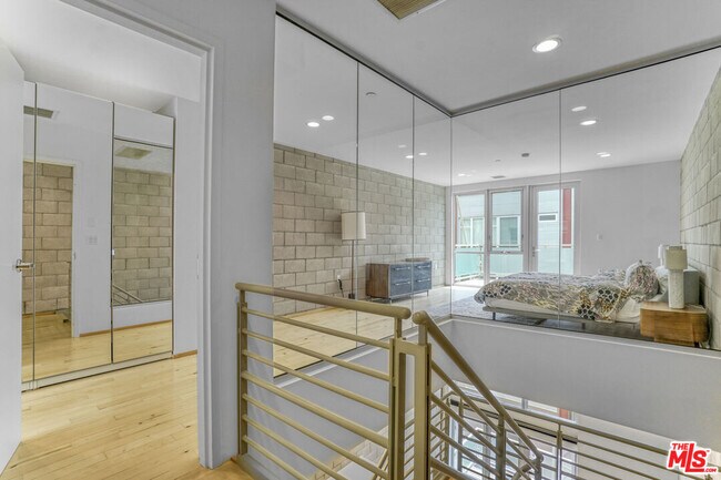 Building Photo - 3450 Cahuenga Blvd