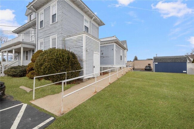 Building Photo - 1536 Cranston St