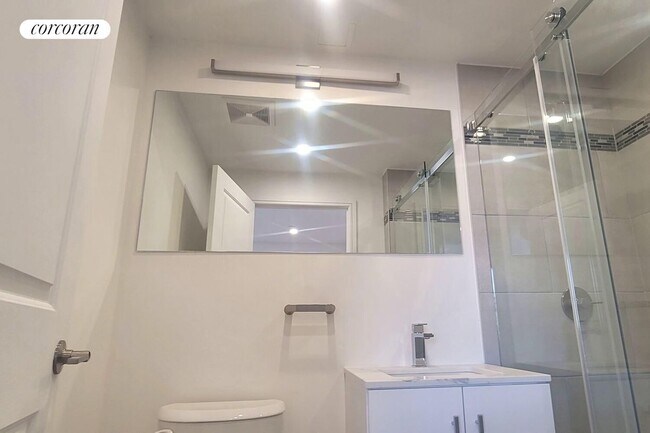 Building Photo - 45 W 81st St