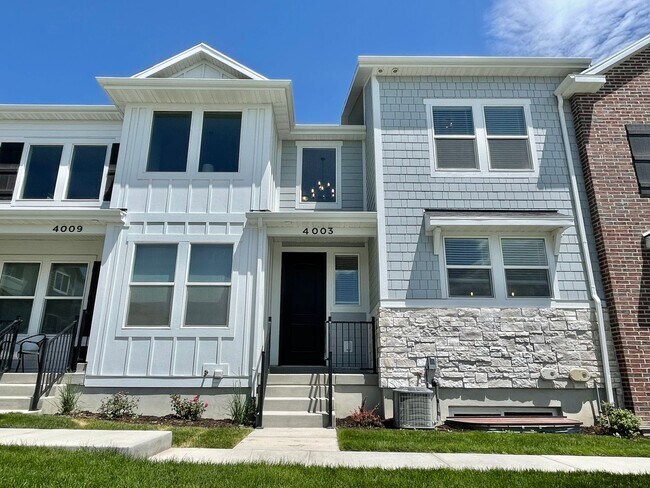 Building Photo - Beautiful Poolside Townhome at The Exchange!