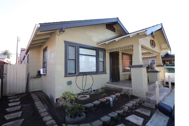 Building Photo - 1018 Molino Ave