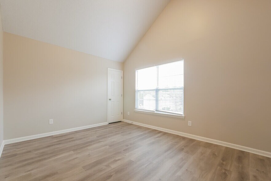 Building Photo - 177 Edison Dr