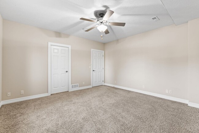 Building Photo - Stunning 4 bedroom Ranch in Elkhorn