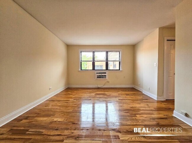 Building Photo - 0 bedroom in CHICAGO IL 60614