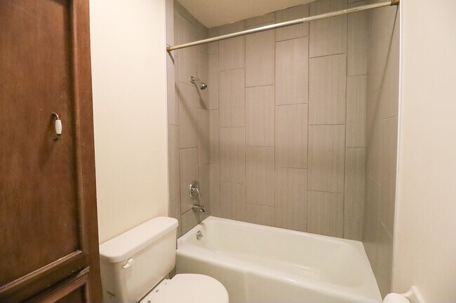 Building Photo - Updated Move In Ready 3-Bedroom Home, Grea...