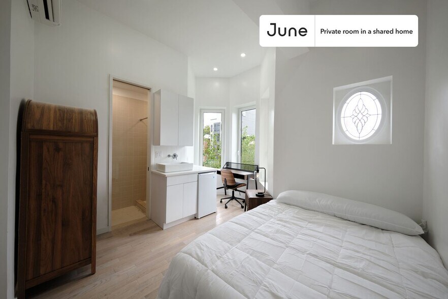 Primary Photo - Private bedroom in 4 bed/4 bath Home