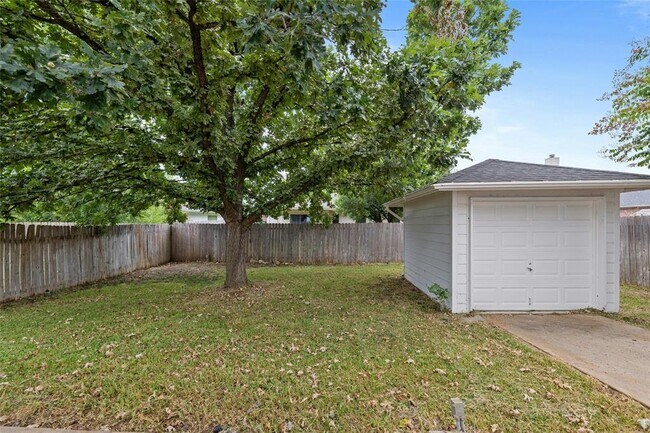 Building Photo - 3809 Haleys Way