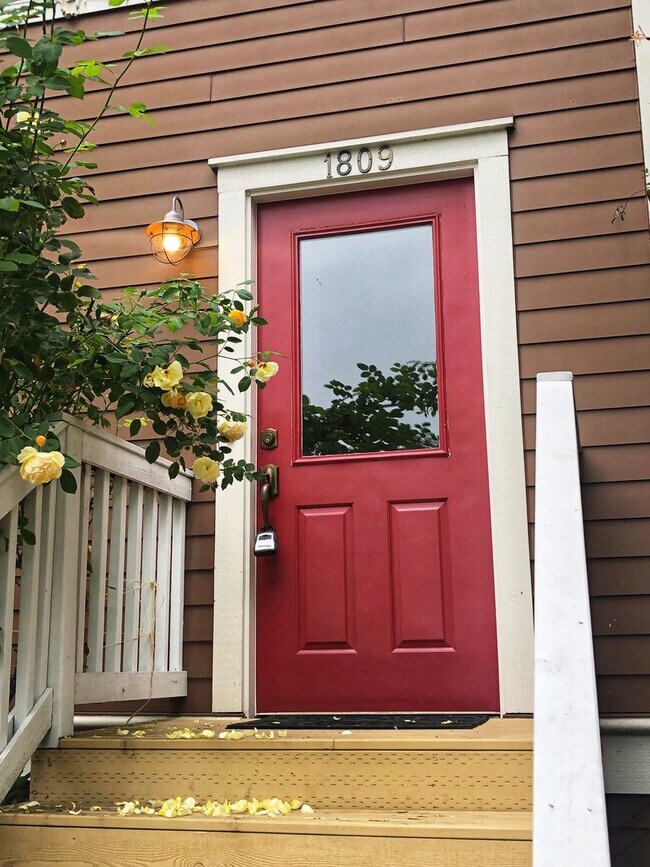 Building Photo - Beautiful Madison Valley Craftsman