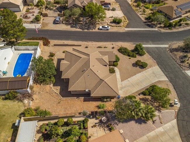 Building Photo - Beautiful 4 Bedroom Single-Level Home