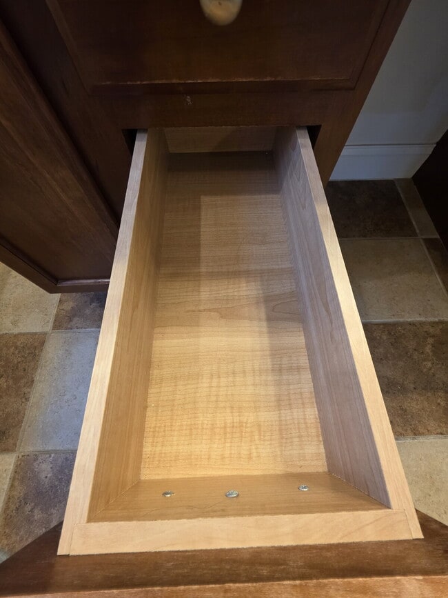 Building Photo - Spacious 4-Bedroom Home for Rent in Kings ...