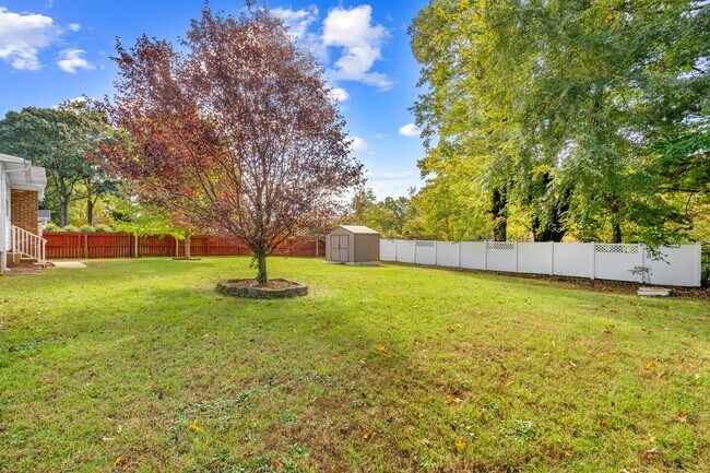 Building Photo - 3803 Derbyshire Dr