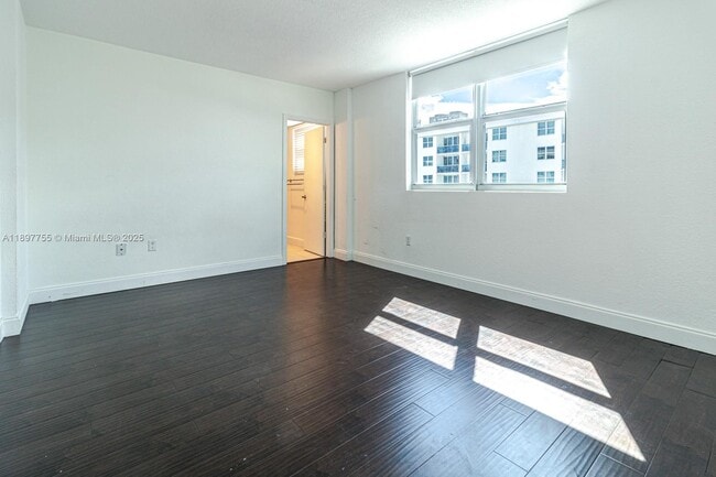 Building Photo - 7501 E Treasure Dr