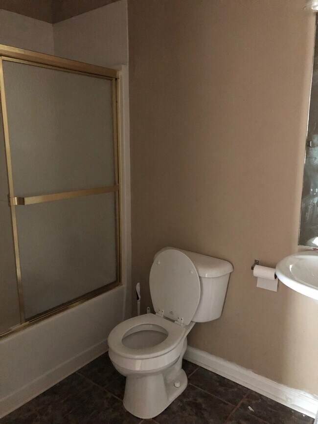 Building Photo - 364 Inman Rd