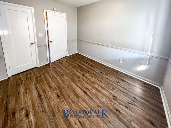 Building Photo - 1327 Illinois Ave