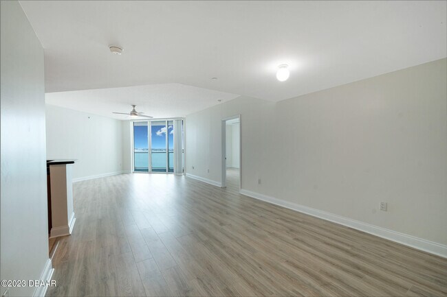Building Photo - 241 Riverside Dr