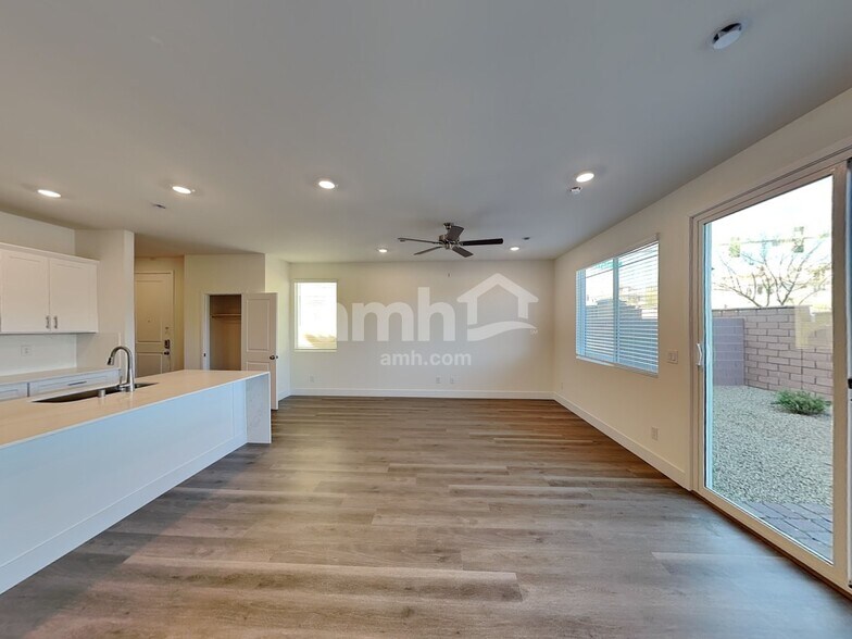 Building Photo - 7786 Hickory King Ave