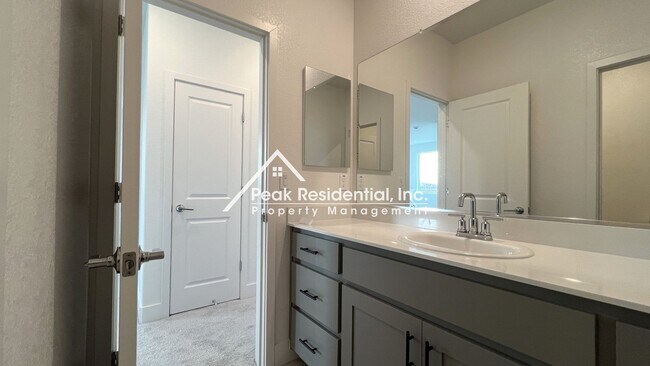 Building Photo - Newer Elk Grove 4bd/3.5ba Home near Big Horn & Poppyridge Rd