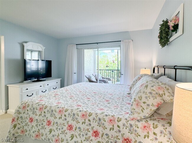 Building Photo - 788 Park Shore Dr