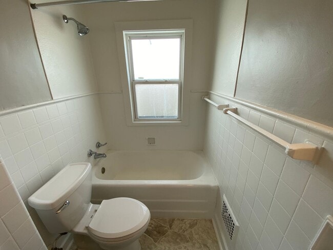 Building Photo - 4339 Wakeley St