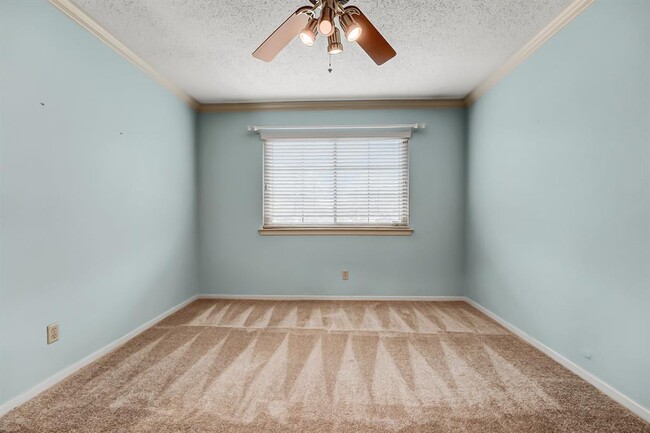 Building Photo - 8001 Manassas Dr