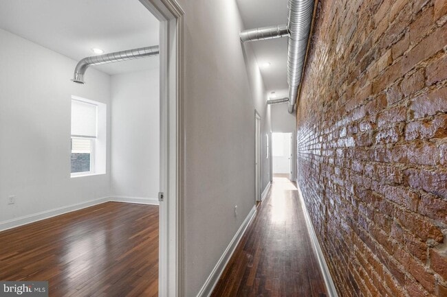 Building Photo - 3228 W Diamond St
