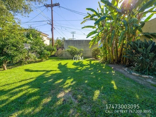 Building Photo - 1320 E Maple St