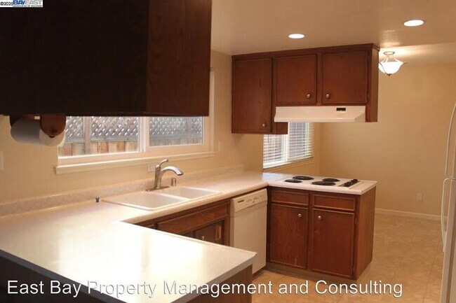 Building Photo - 843 Avalon Way