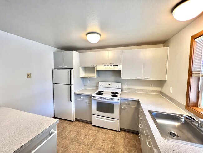 Building Photo - Cozy Grey Hawk Condo by COCC!