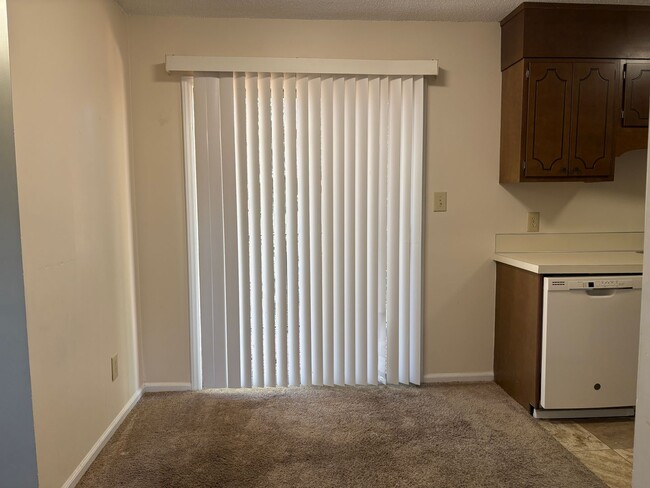 Building Photo - 1 Bedroom, 1 Bathroom Condo in High Point!