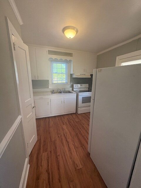 Building Photo - 2612 Sunset Ave