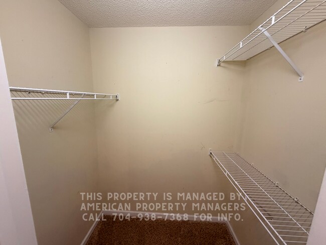 Building Photo - 901 Hoke St