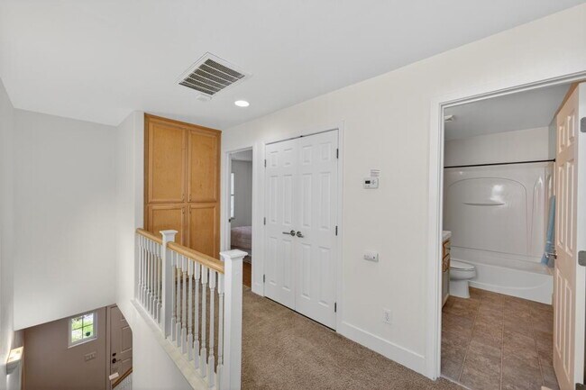 Building Photo - Charming 3-Bed Home in Sacramento with 2.5 Baths