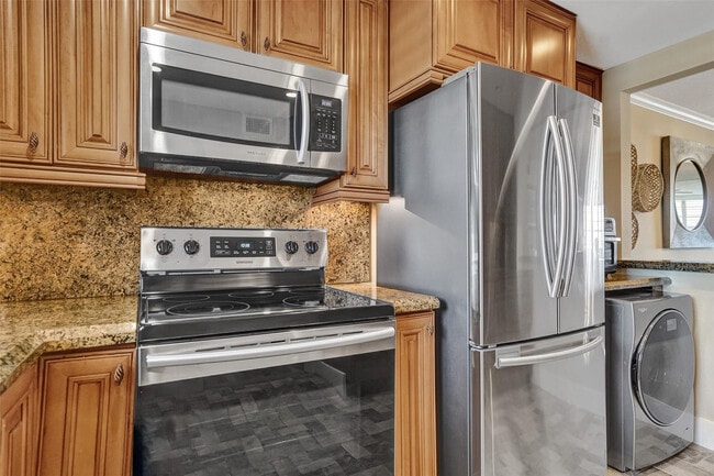 Building Photo - 3051 NE 48th St