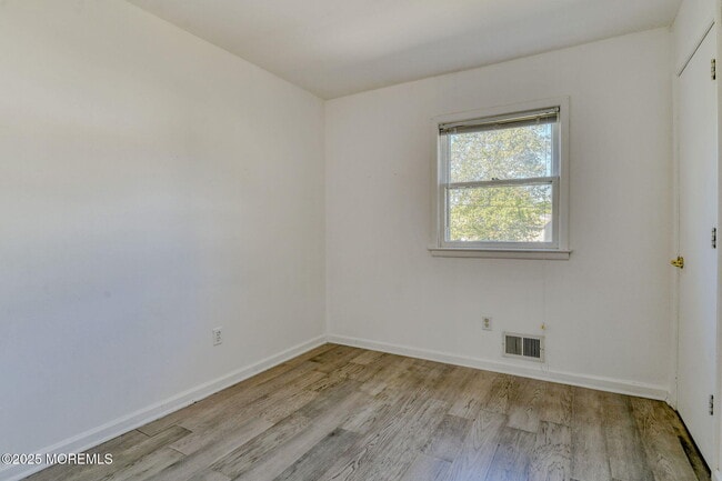 Building Photo - 204 Mill Creek Dr