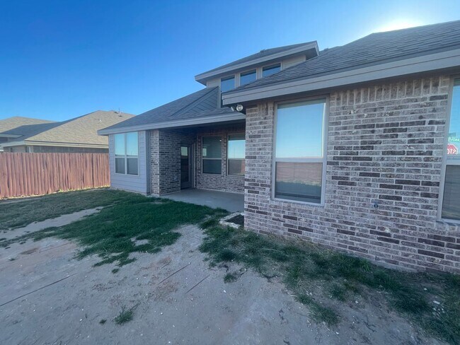 Building Photo - Beautiful Family Home – Perfect for Gatherings!